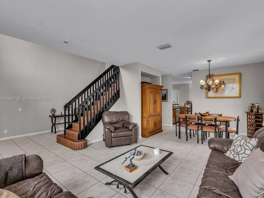 4209 Pinewood Ln Weston, FL 33331
