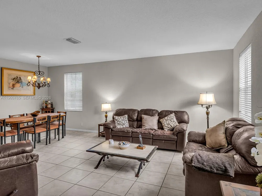 4209 Pinewood Ln Weston, FL 33331