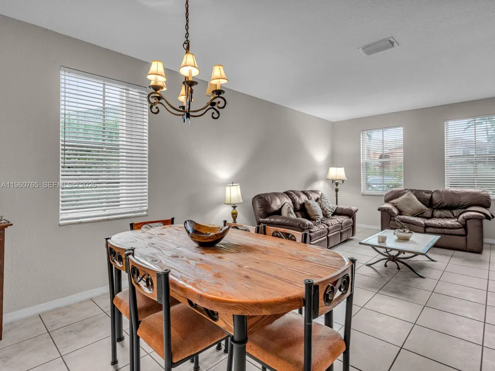 4209 Pinewood Ln Weston, FL 33331