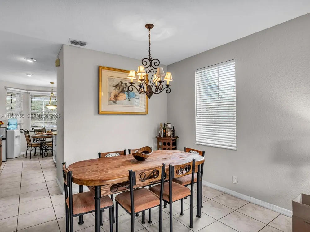 4209 Pinewood Ln Weston, FL 33331