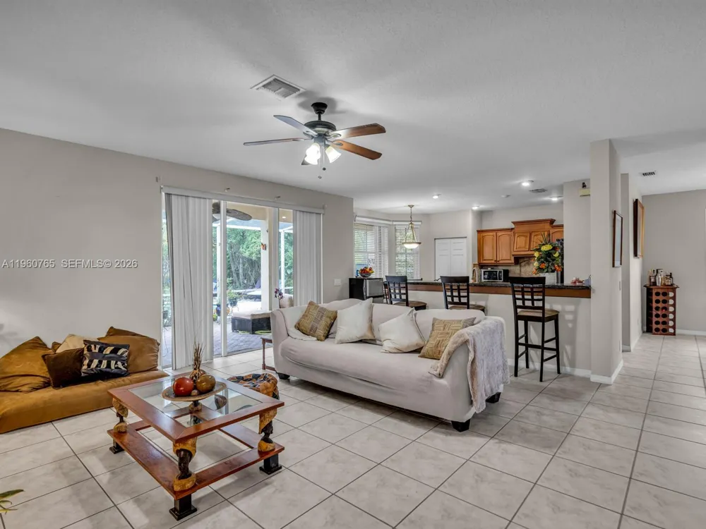 4209 Pinewood Ln Weston, FL 33331