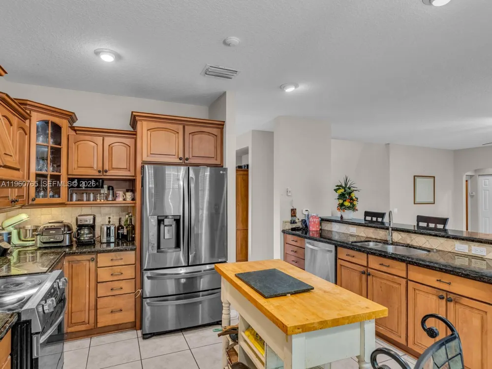 4209 Pinewood Ln Weston, FL 33331