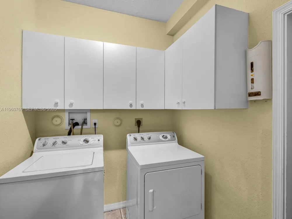 4209 Pinewood Ln Weston, FL 33331