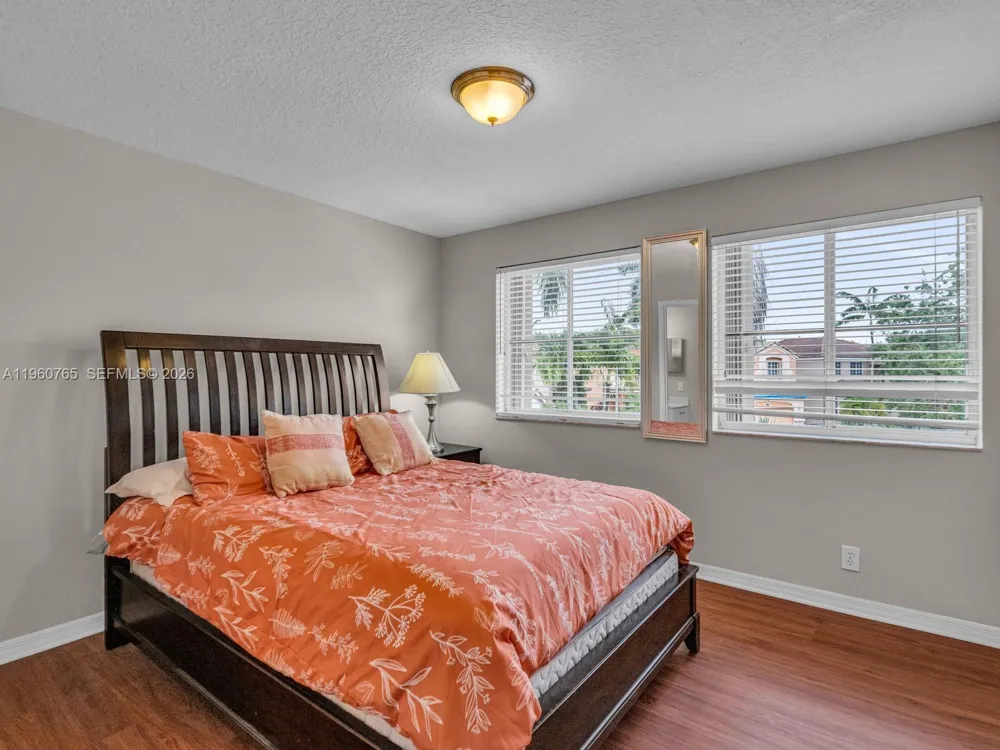 4209 Pinewood Ln Weston, FL 33331