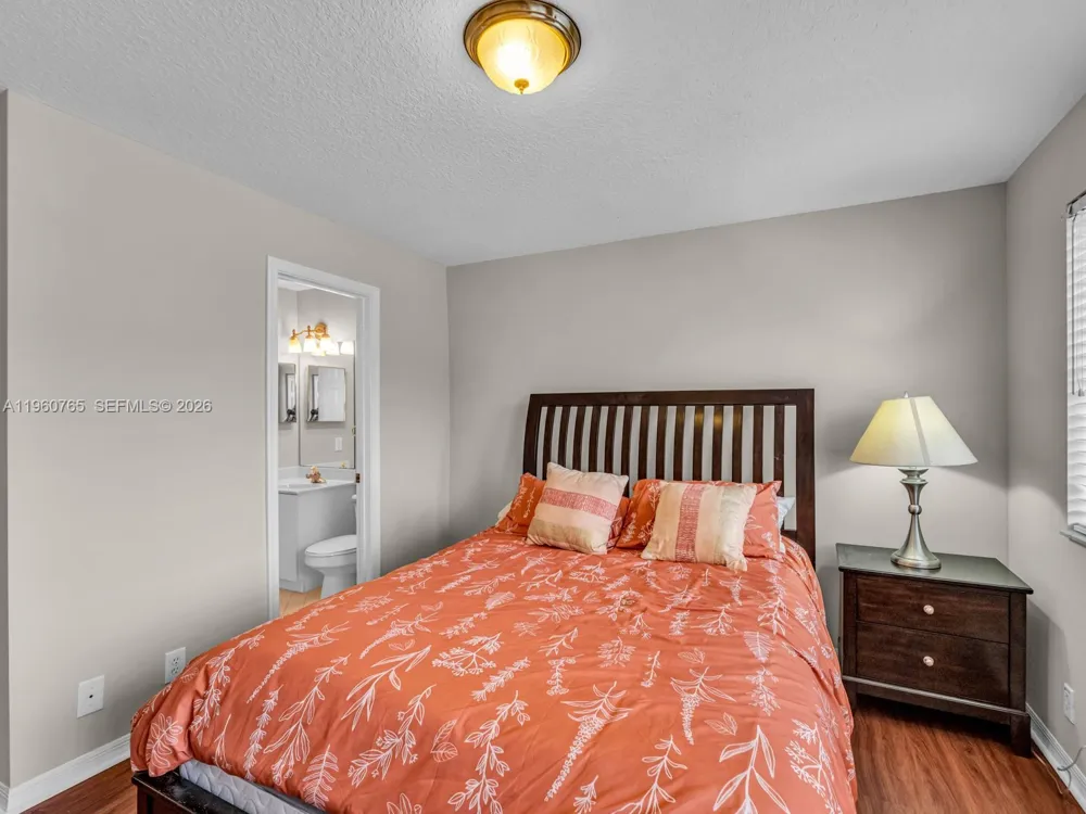 4209 Pinewood Ln Weston, FL 33331