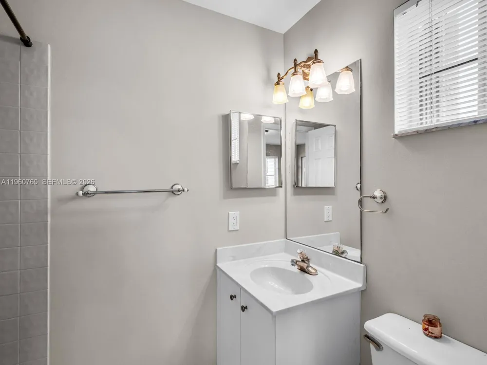 4209 Pinewood Ln Weston, FL 33331
