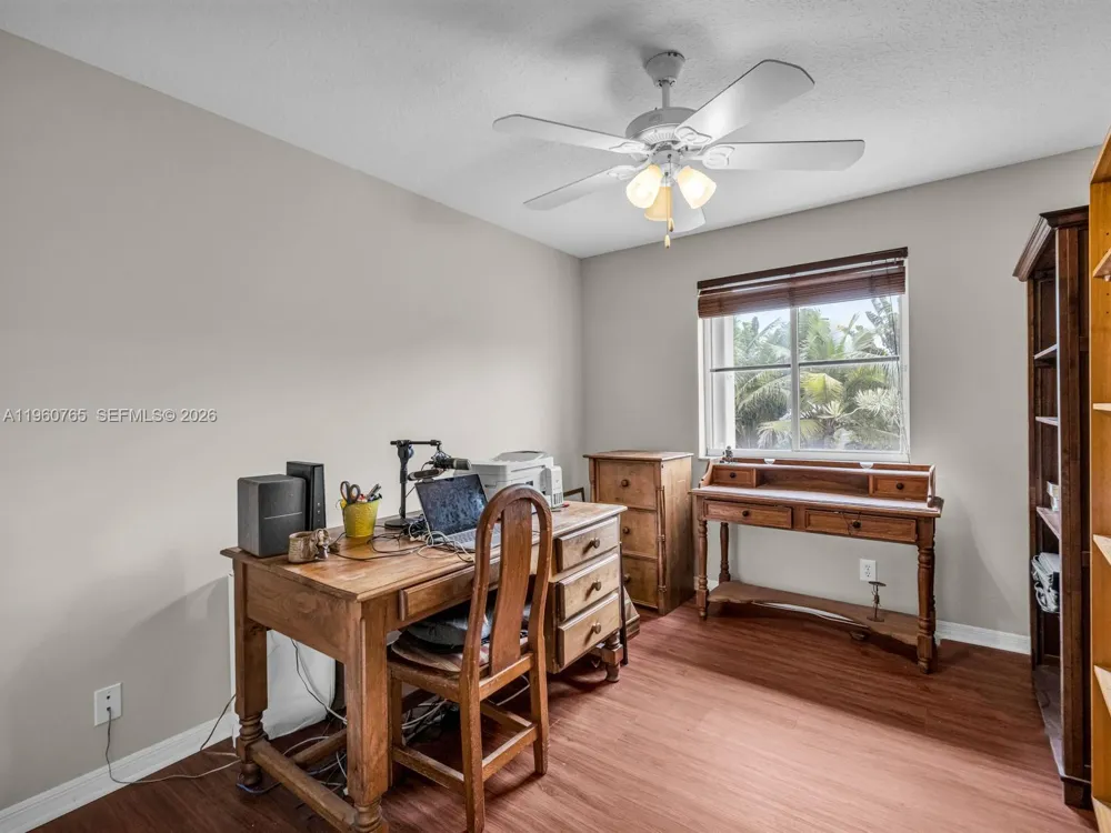 4209 Pinewood Ln Weston, FL 33331