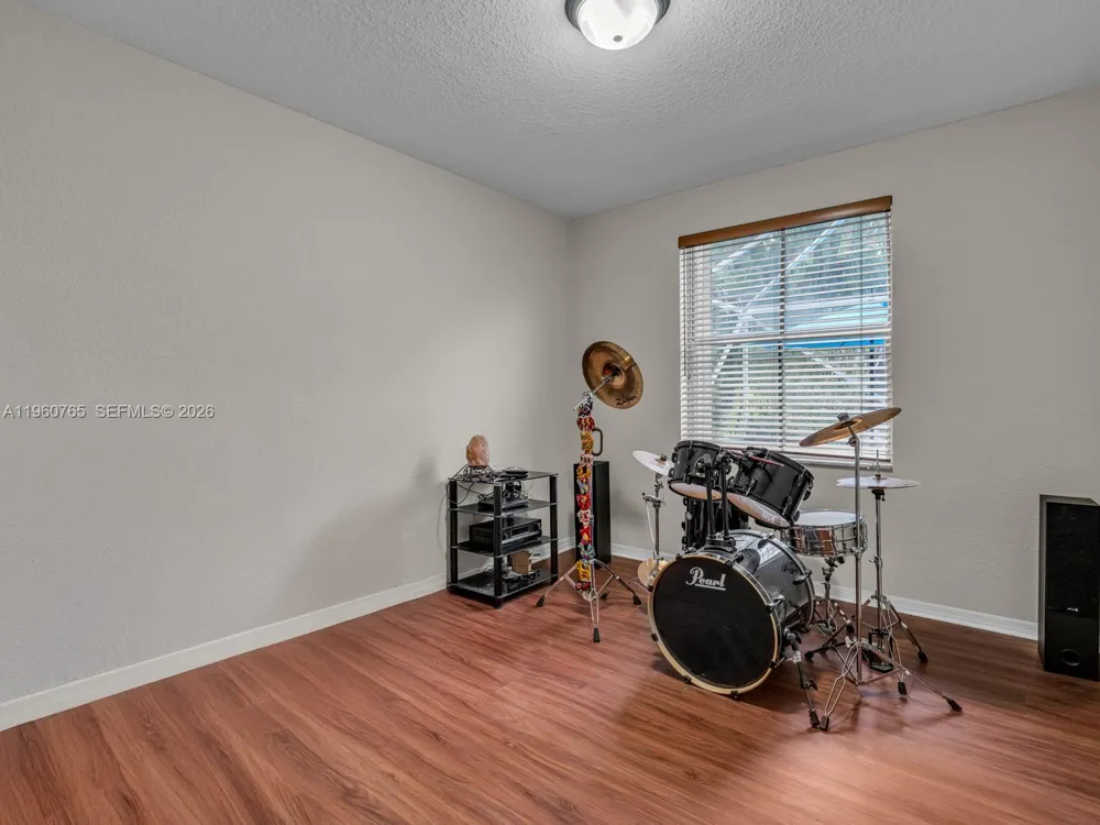 4209 Pinewood Ln Weston, FL 33331
