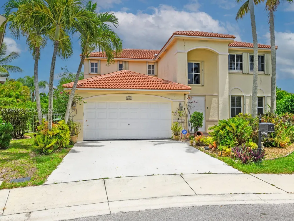 4209 Pinewood Ln Weston, FL 33331
