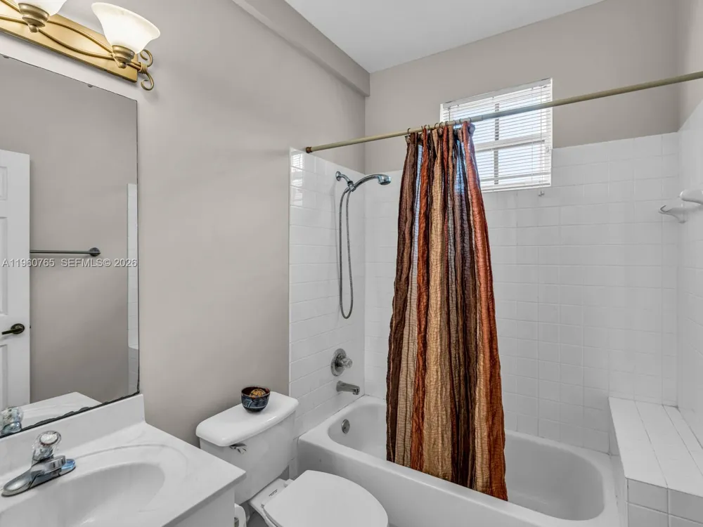 4209 Pinewood Ln Weston, FL 33331