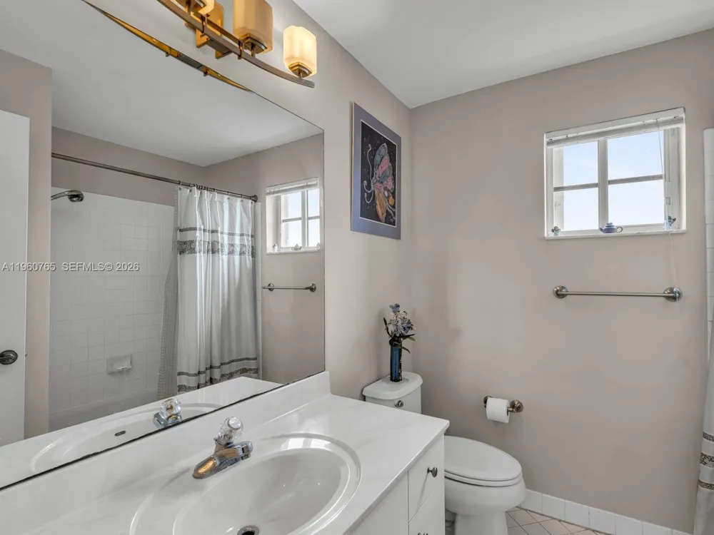 4209 Pinewood Ln Weston, FL 33331
