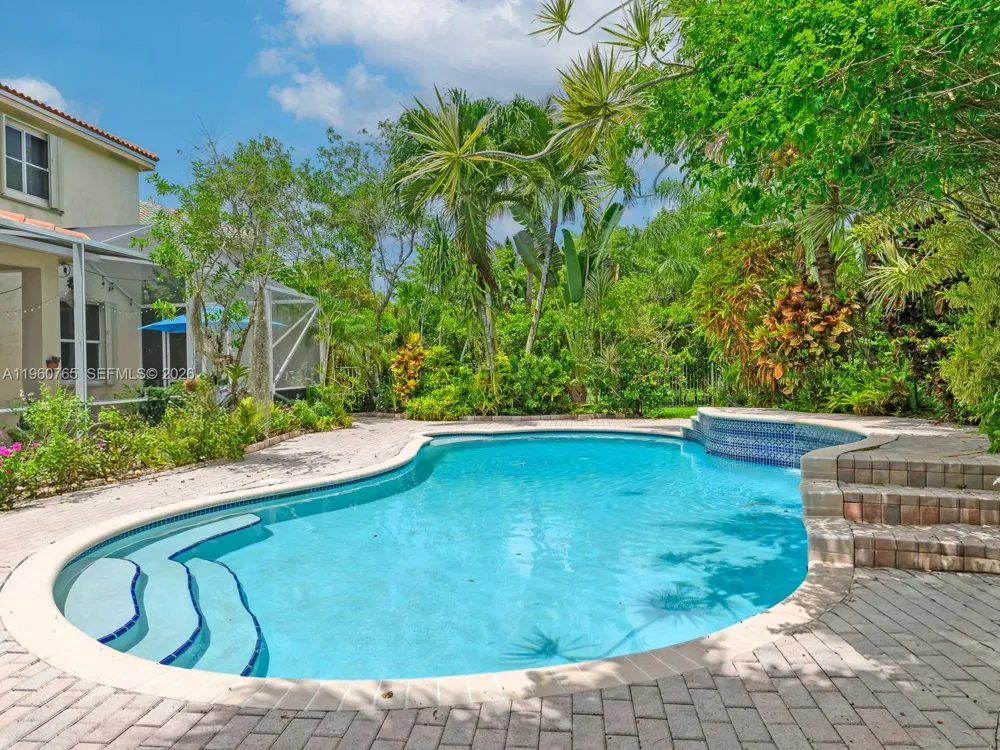 4209 Pinewood Ln Weston, FL 33331