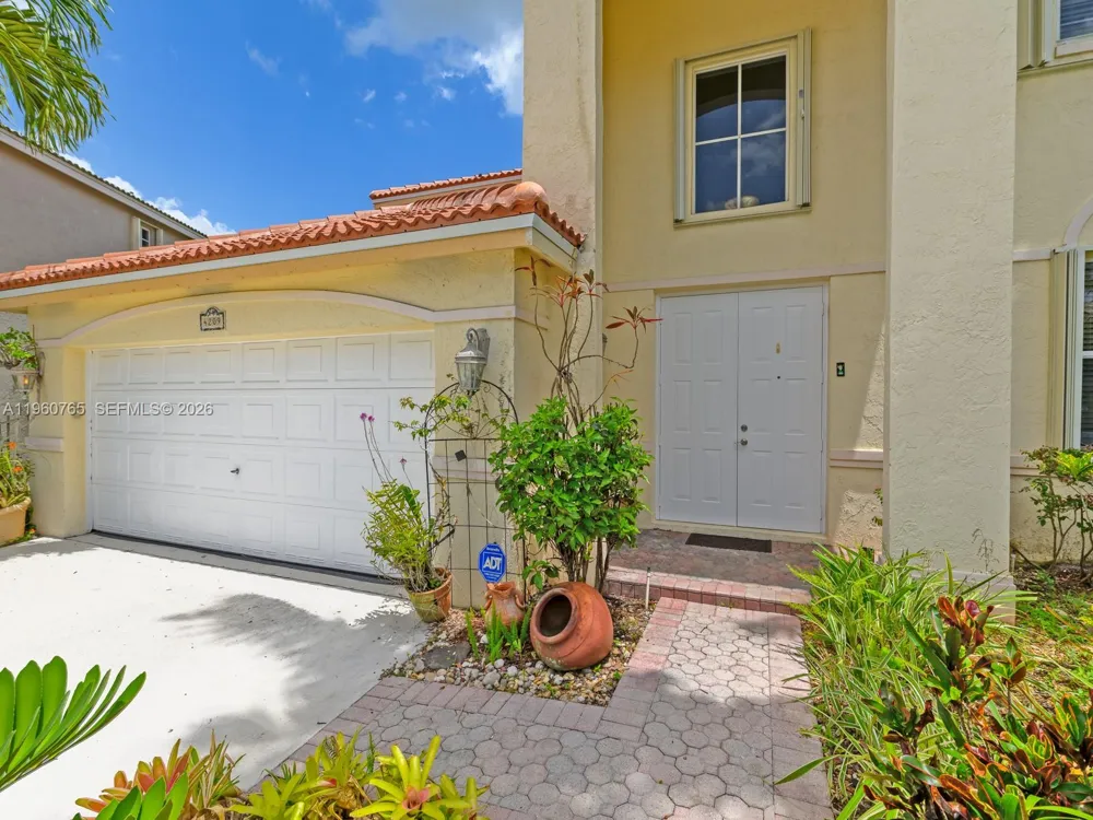 4209 Pinewood Ln Weston, FL 33331