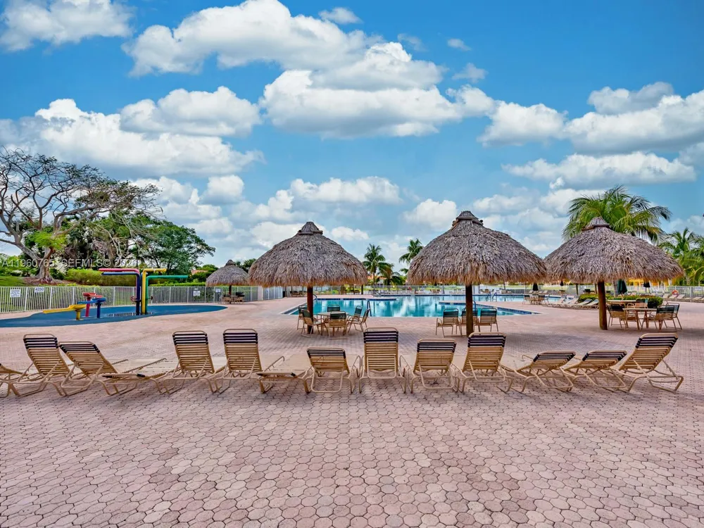 4209 Pinewood Ln Weston, FL 33331