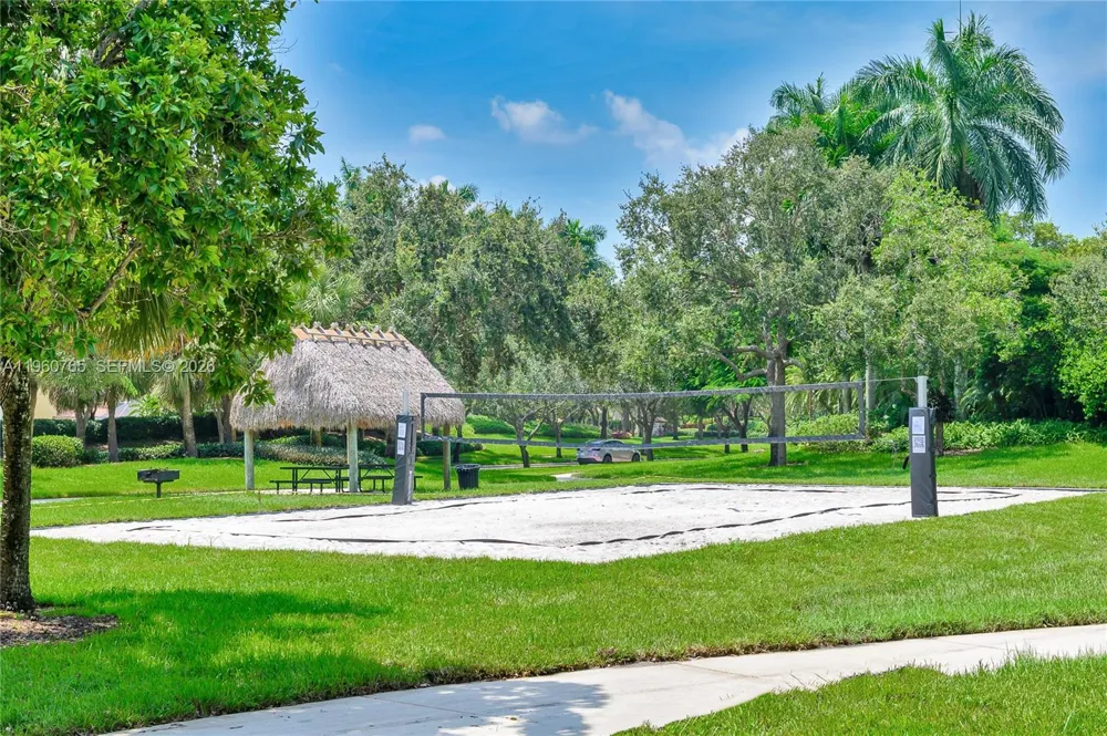 4209 Pinewood Ln Weston, FL 33331
