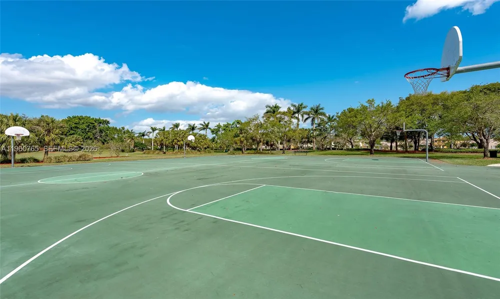 4209 Pinewood Ln Weston, FL 33331