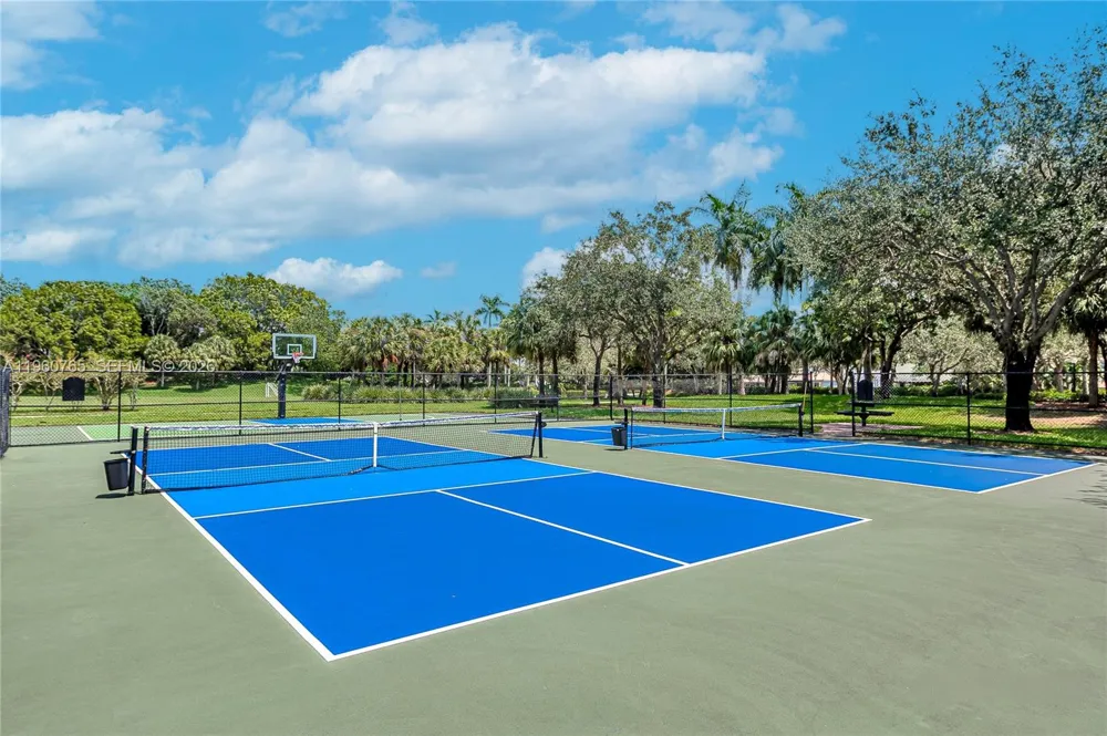 4209 Pinewood Ln Weston, FL 33331
