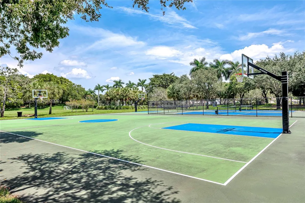 4209 Pinewood Ln Weston, FL 33331