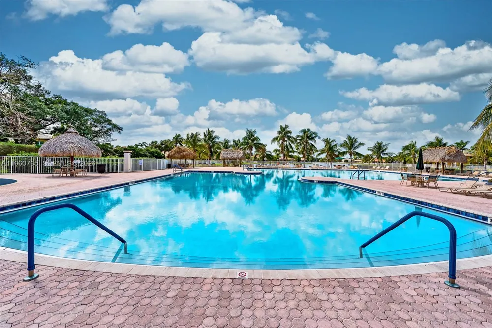 4209 Pinewood Ln Weston, FL 33331
