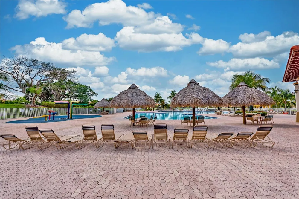 4209 Pinewood Ln Weston, FL 33331
