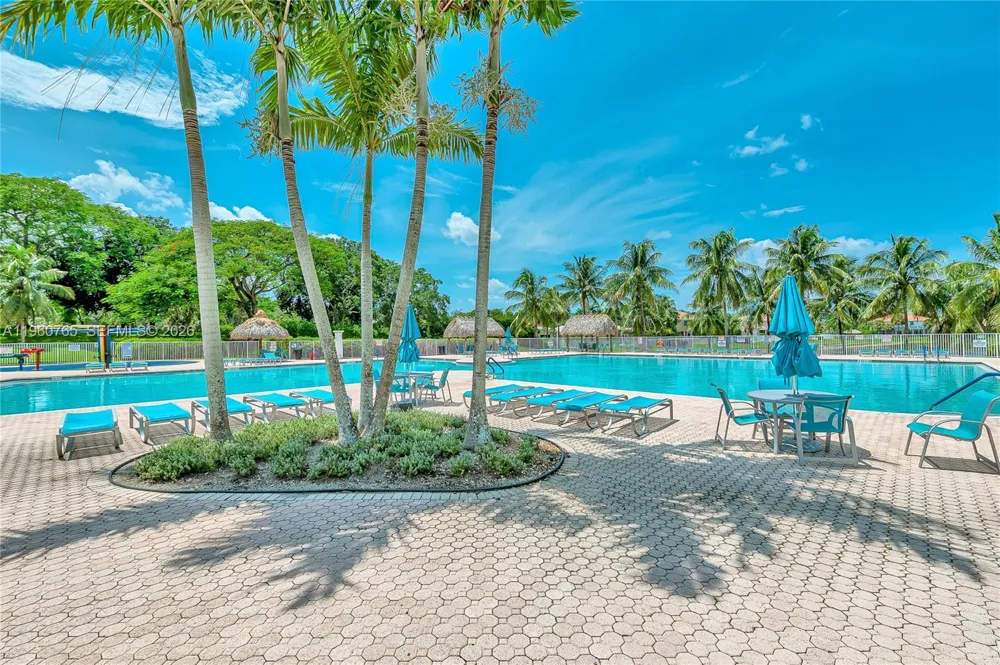 4209 Pinewood Ln Weston, FL 33331