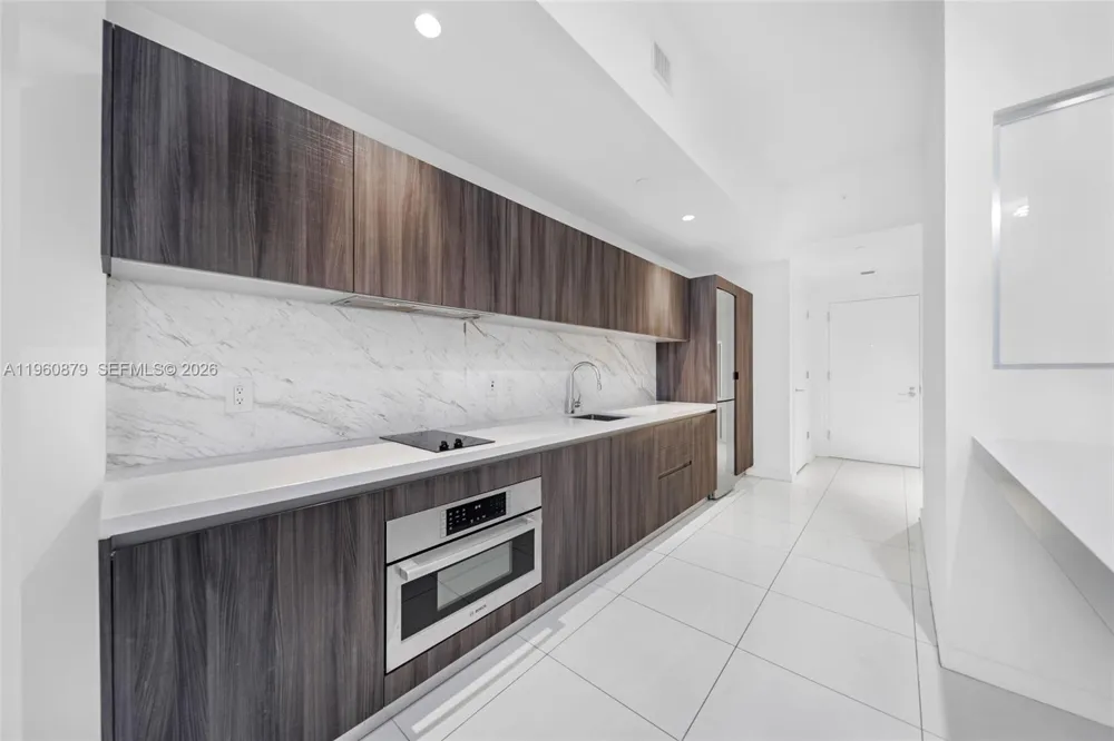 851 NE 1st Ave #204 Miami, FL 33132