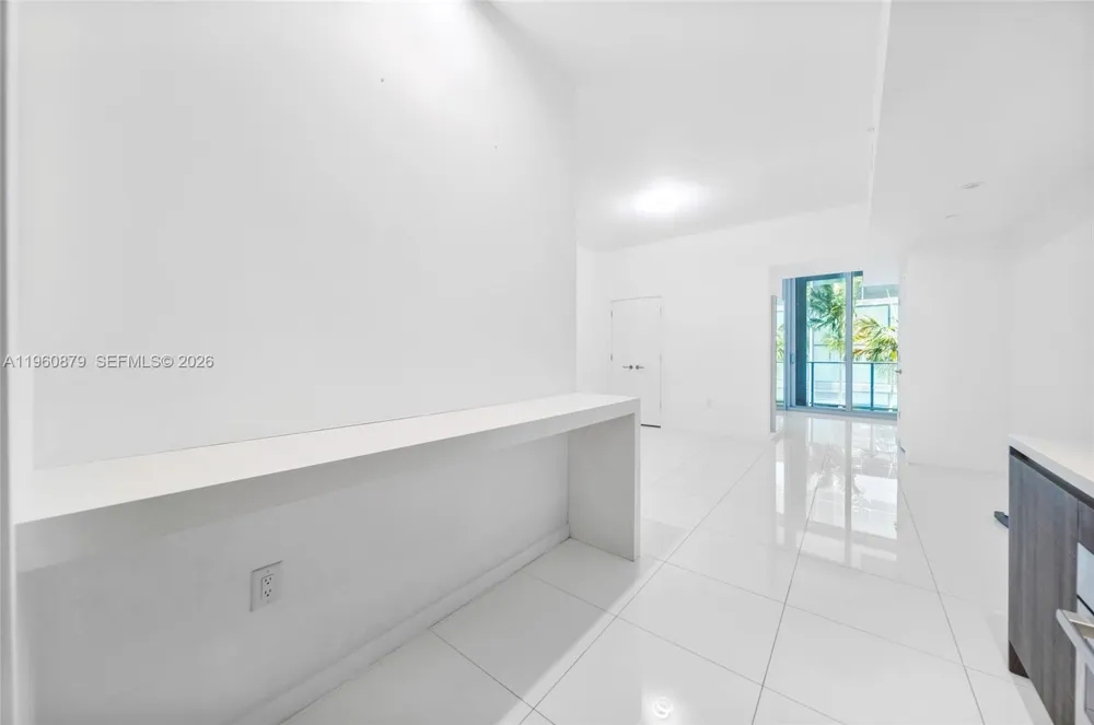 851 NE 1st Ave #204 Miami, FL 33132