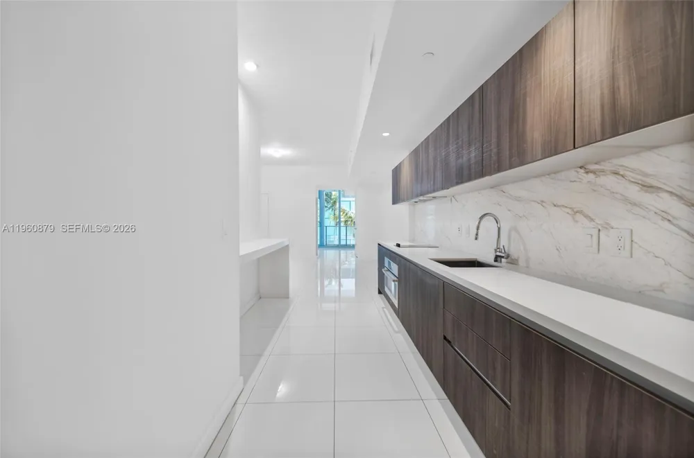 851 NE 1st Ave #204 Miami, FL 33132