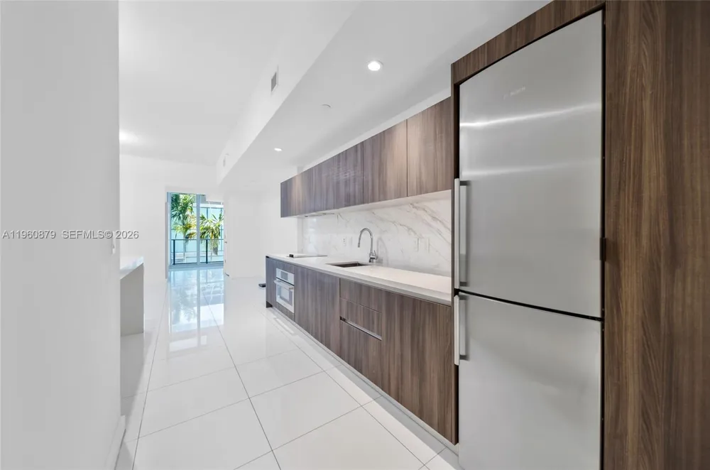 851 NE 1st Ave #204 Miami, FL 33132