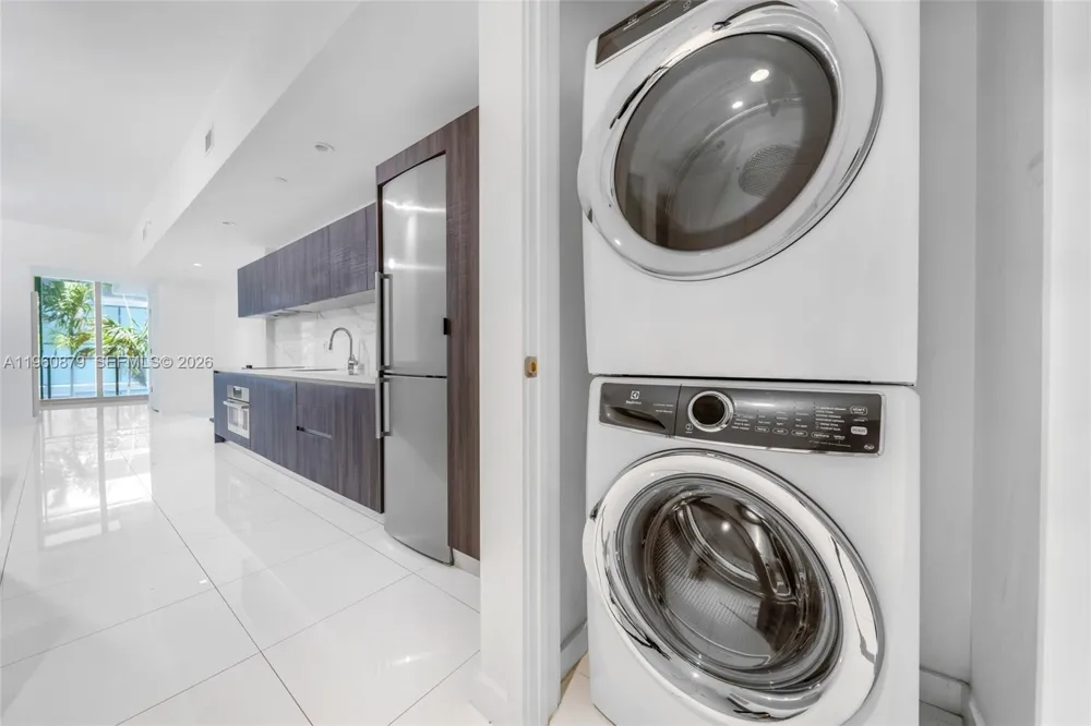851 NE 1st Ave #204 Miami, FL 33132