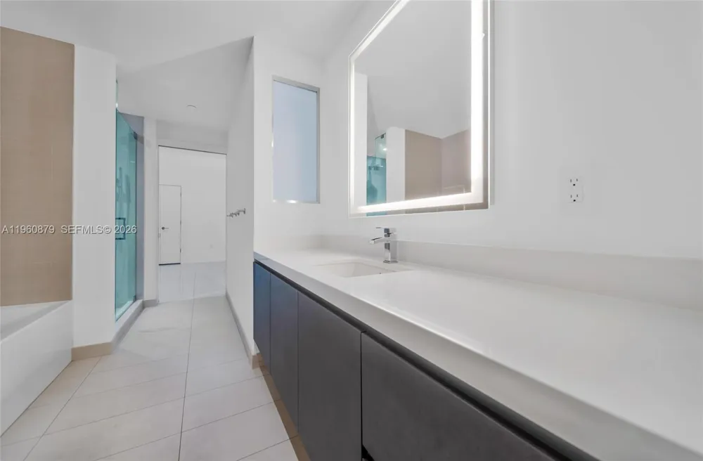 851 NE 1st Ave #204 Miami, FL 33132