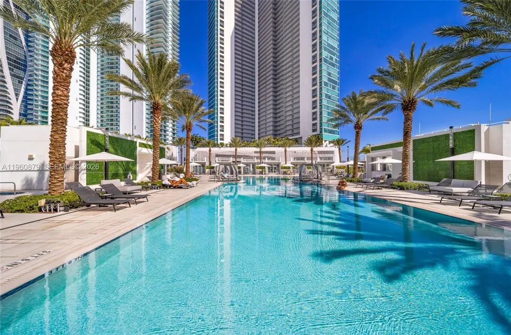 851 NE 1st Ave #204 Miami, FL 33132