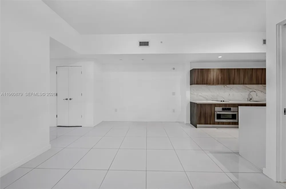 851 NE 1st Ave #204 Miami, FL 33132