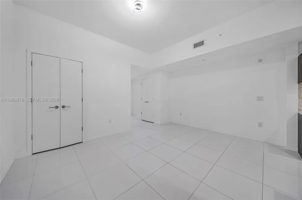 851 NE 1st Ave #204 Miami, FL 33132