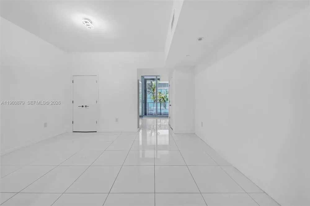 851 NE 1st Ave #204 Miami, FL 33132