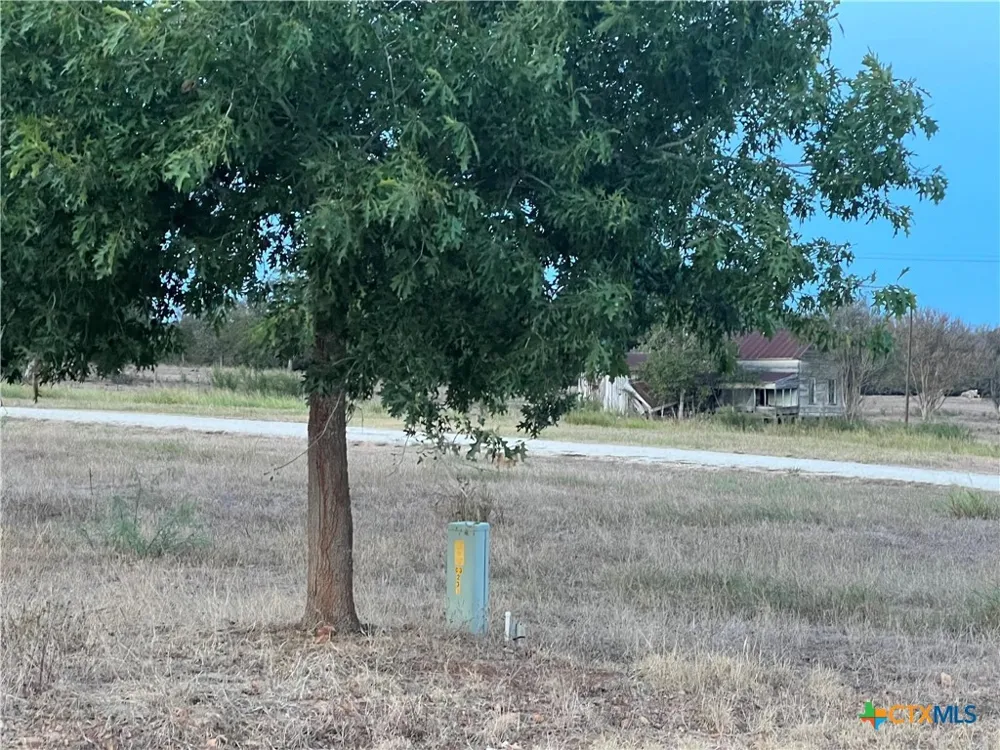 2 Horseshoe Drive Gonzales, TX 78629