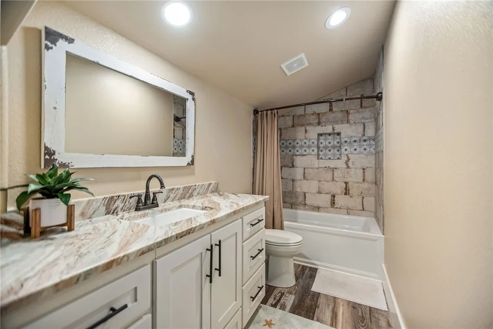 82 Circle Hook Port O'Connor, TX 77982