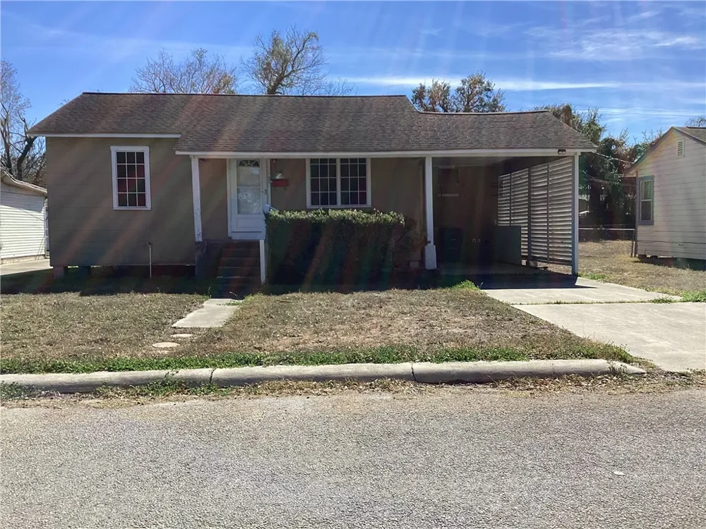 1112 E 4th Street Alice, TX 78332