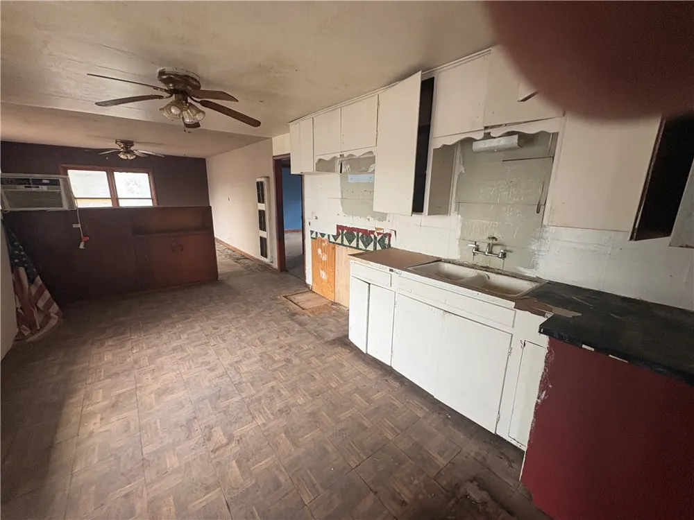 104 Charles Street S George West, TX 78022
