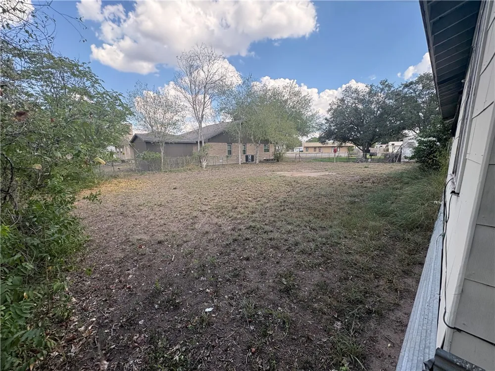 104 Charles Street S George West, TX 78022