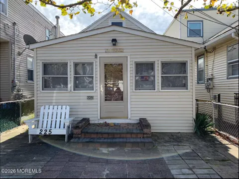 225 Grant Avenue