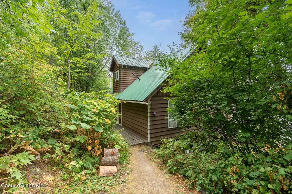 2559 W CLIFFDWELLERS DRIVE Worley, ID 83876