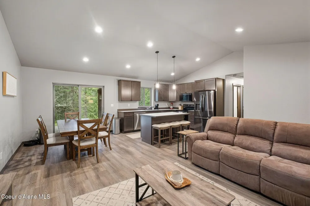 12053 Dufort Road Priest River, ID 83856