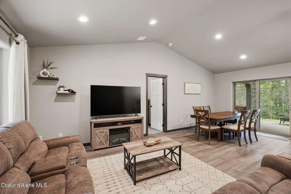 12053 Dufort Road Priest River, ID 83856