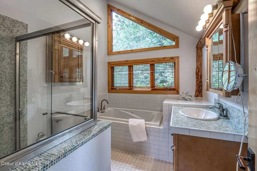23 W Bay Wood Lane Hope, ID 83836