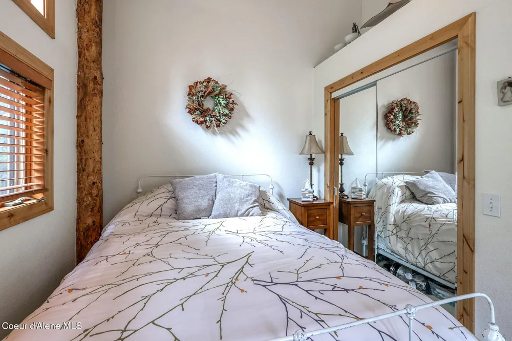 23 W Bay Wood Lane Hope, ID 83836