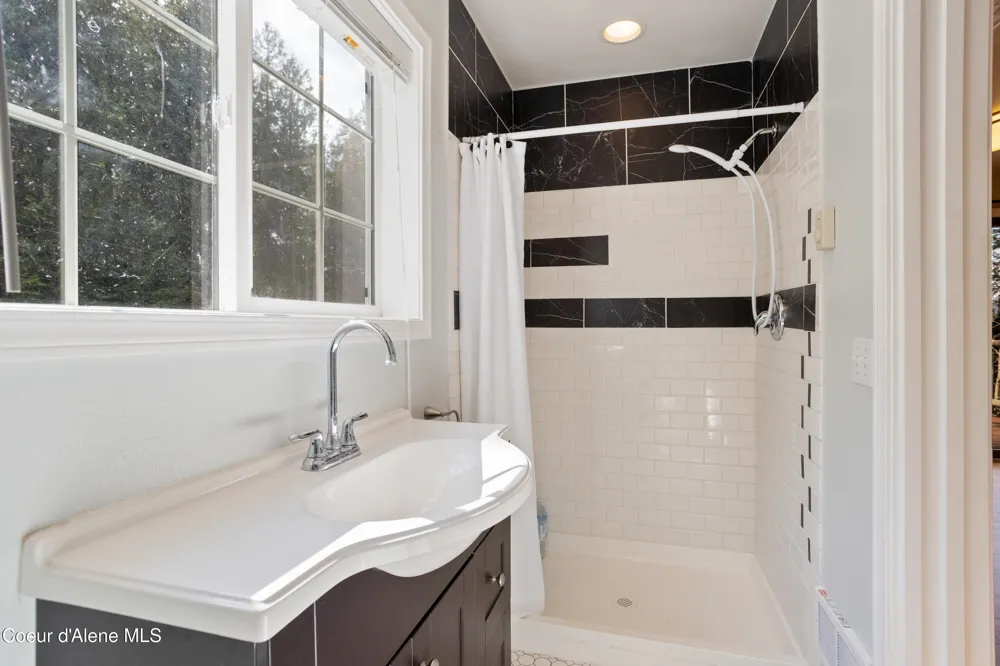 23 W Bay Wood Lane Hope, ID 83836