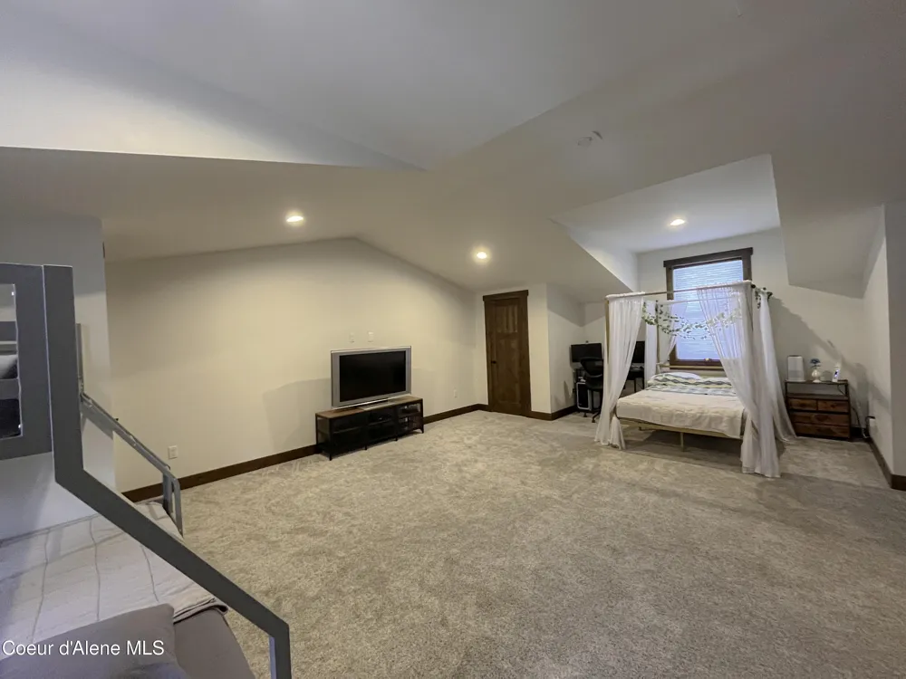 186 Coyote Trail Sandpoint, ID 83864