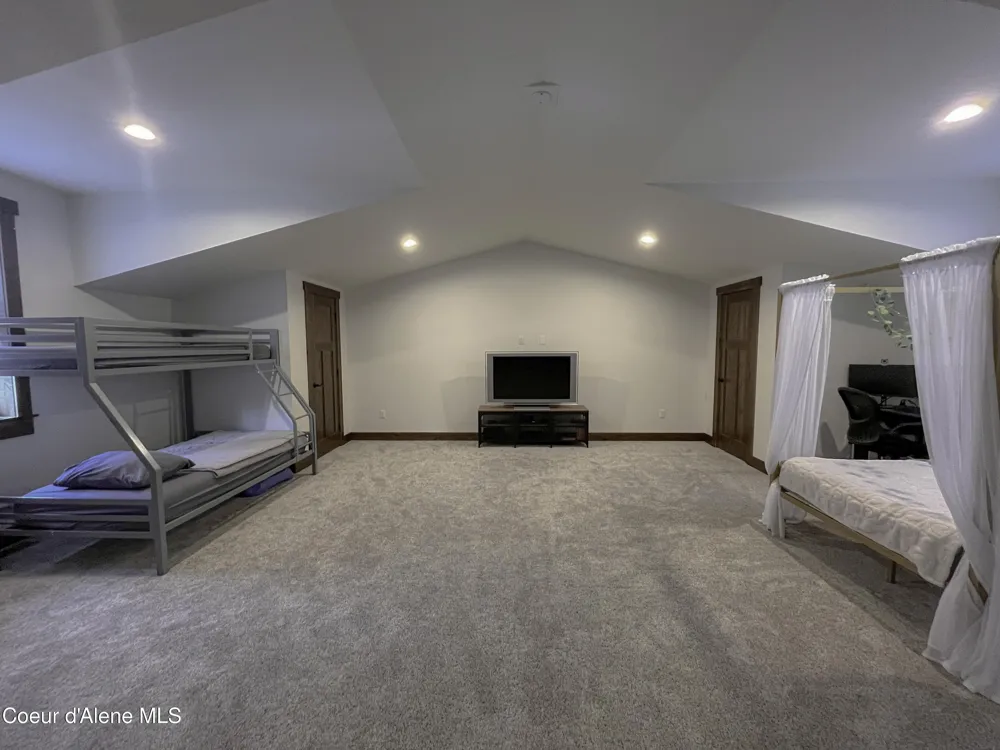 186 Coyote Trail Sandpoint, ID 83864