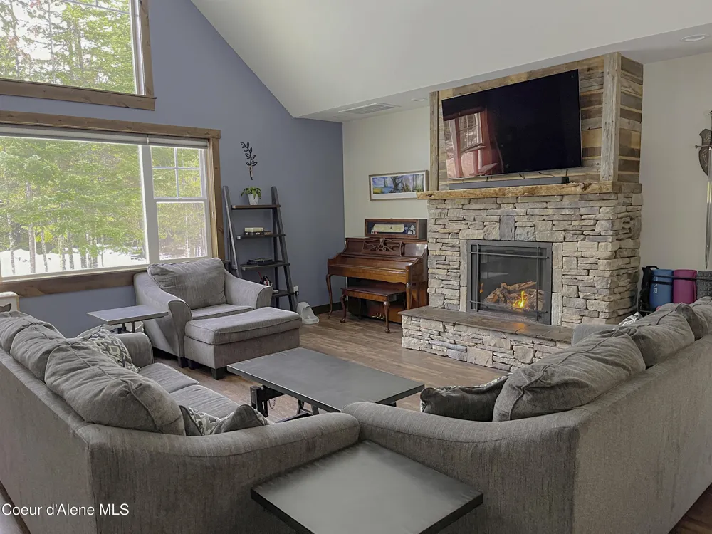 186 Coyote Trail Sandpoint, ID 83864